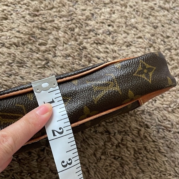 Louis Vuitton Marly Dragonne Monogram Wristlet - Picture 9 of 14